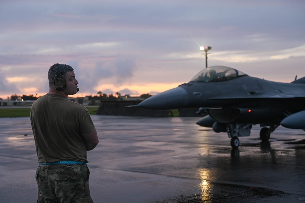 113th Maintenance Group crew chiefs ready F-16s for redeployment during REFORPAC