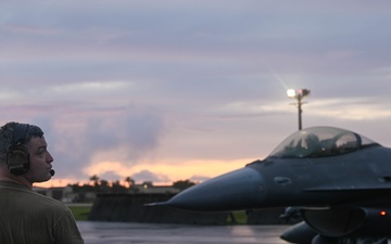 113th Maintenance Group crew chiefs ready F-16s for redeployment during REFORPAC