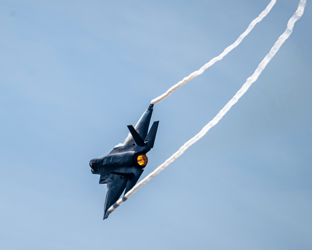 F-35A Demonstration Team Performs at Abbotsford