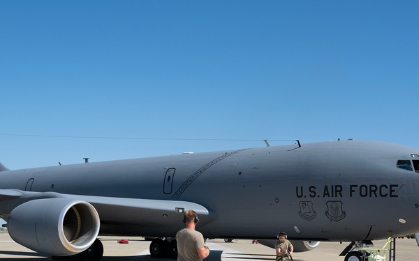 Disconnecting Ground Power on 940 ARW KC-135