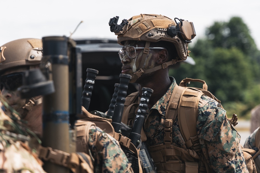 SPMAGTF-ACM | V 2/2 arrives at Camp Dawson