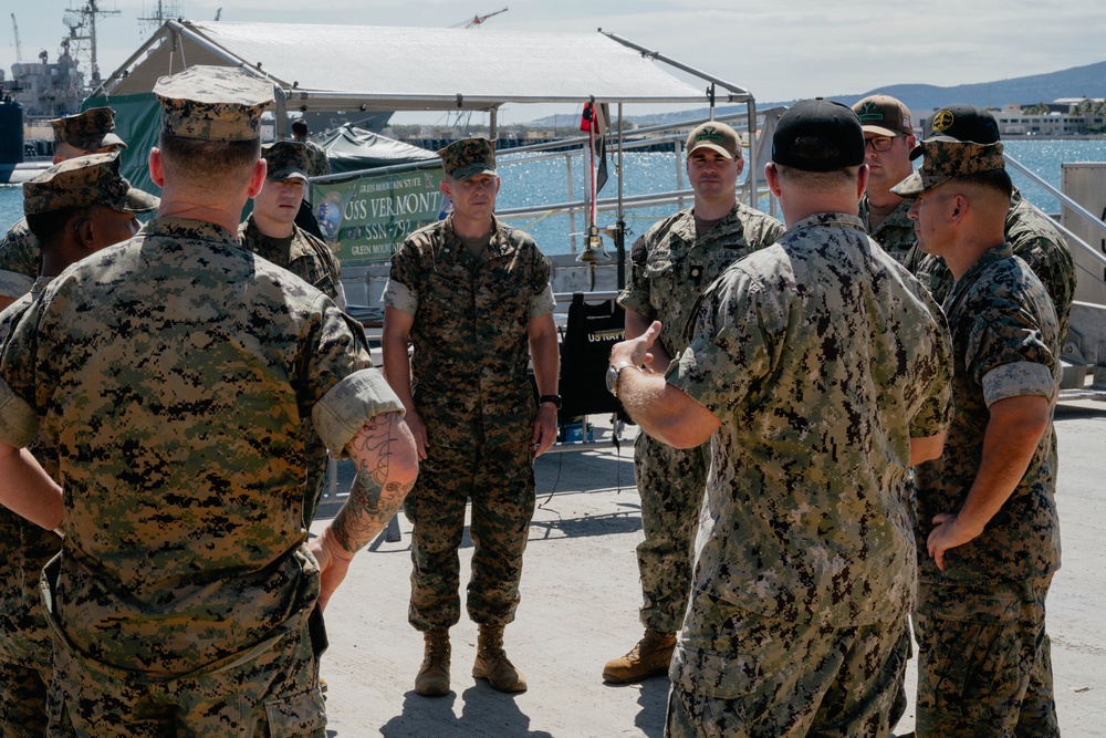 3rd Marine Littoral Regiment Leadership visits USS Vermont (SSN 792)