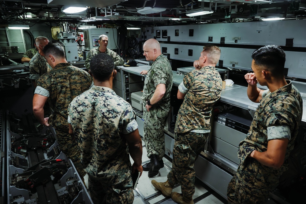 3rd Marine Littoral Regiment Leadership visits USS Vermont (SSN 792)