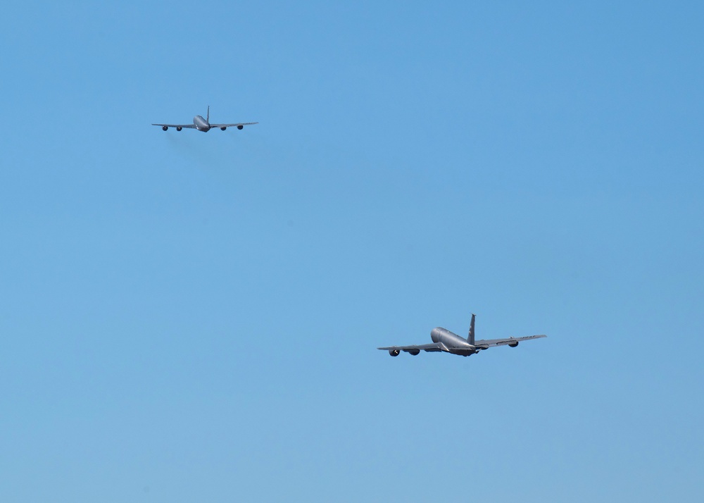 940 ARW KC-135 Formation