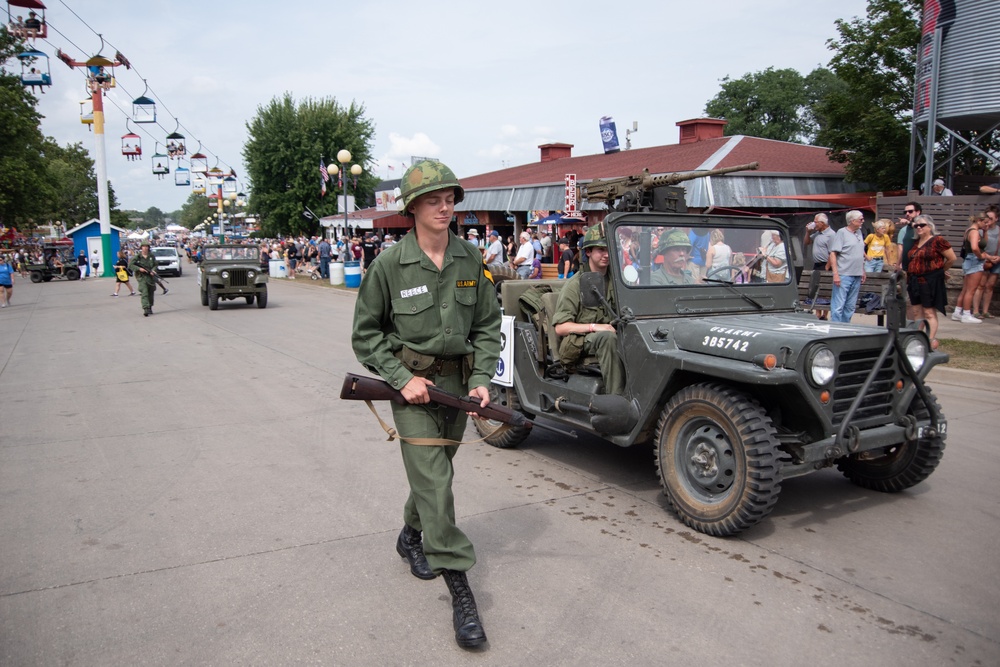 Vietnam-era reenactor marches in Iowa State Fair Veterans Parade