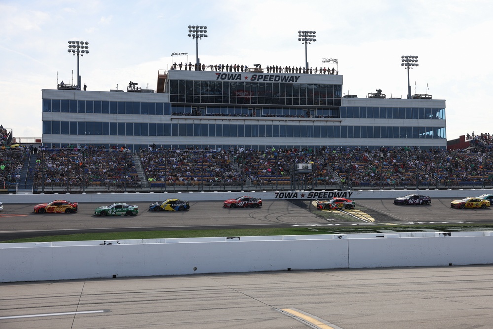 Race cars compete at Iowa Corn 350