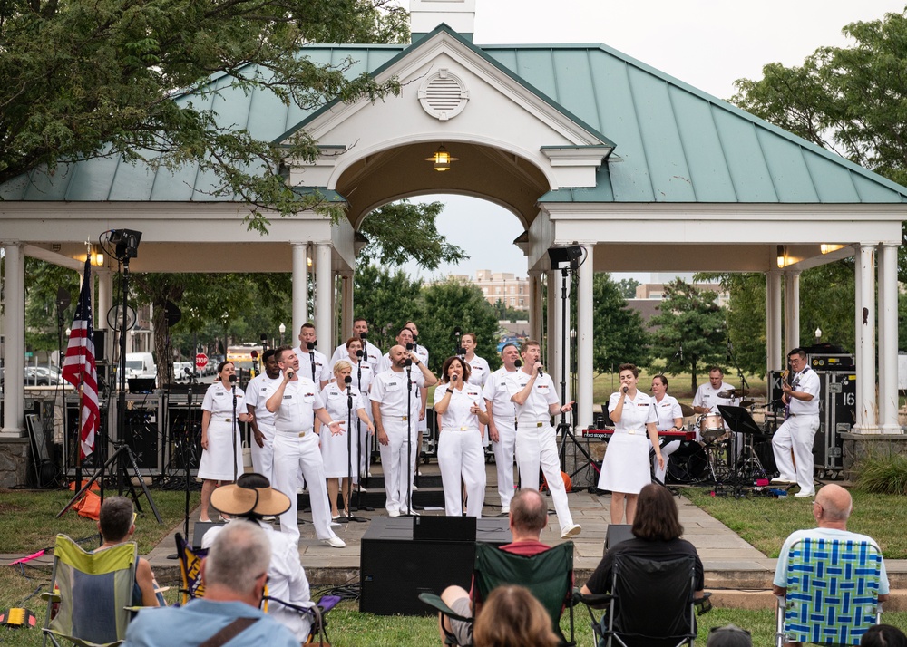 Sea Chanters Perform at Belmont Bay
