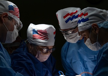 Paraguayan, U.S. surgeons restore sight, rebuild face during AMISTAD 2025