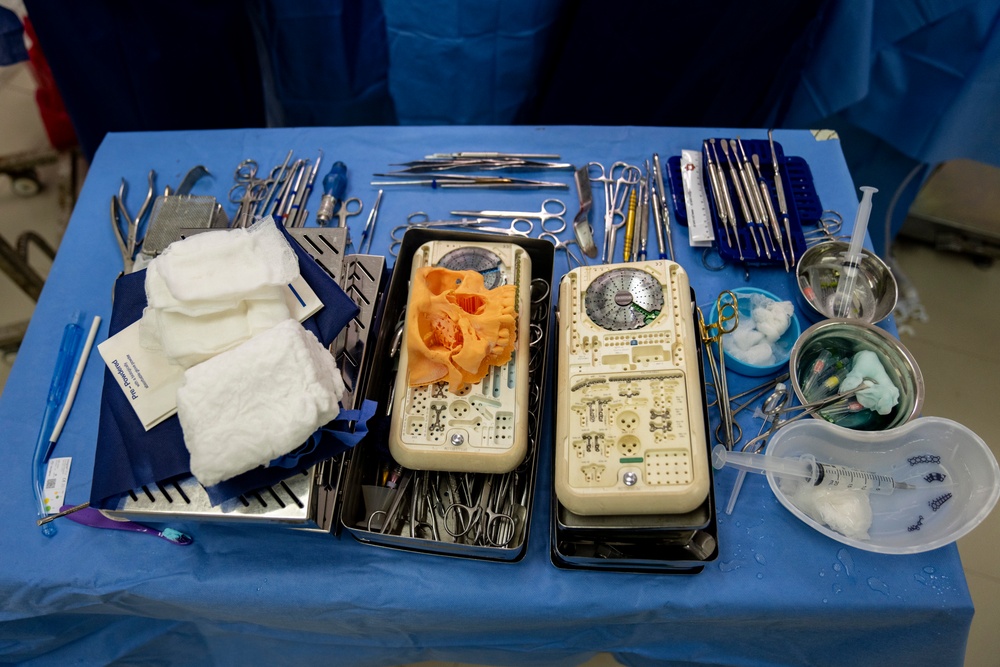 Paraguayan, U.S. surgeons restore sight, rebuild face during AMISTAD 2025
