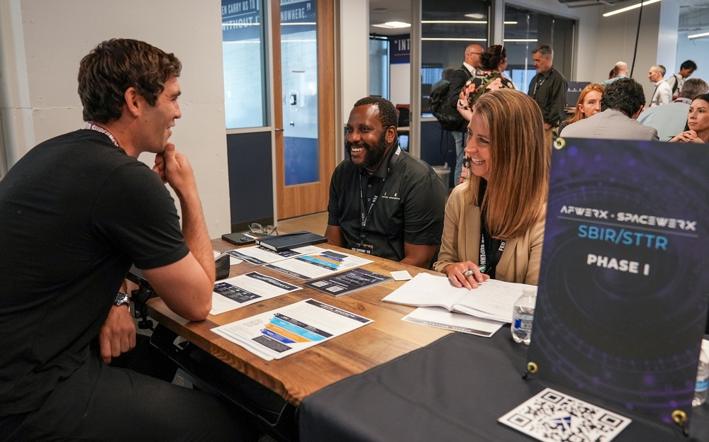 AFWERX connects with industry during office hours at Fed Supernova 2025