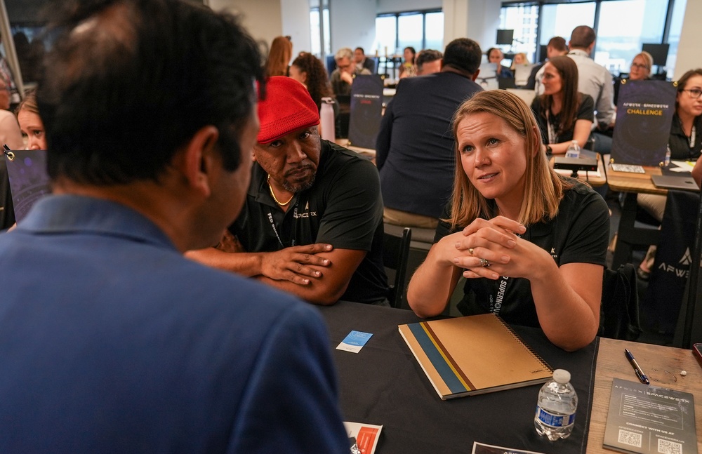 AFWERX connects with industry during office hours at Fed Supernova 2025
