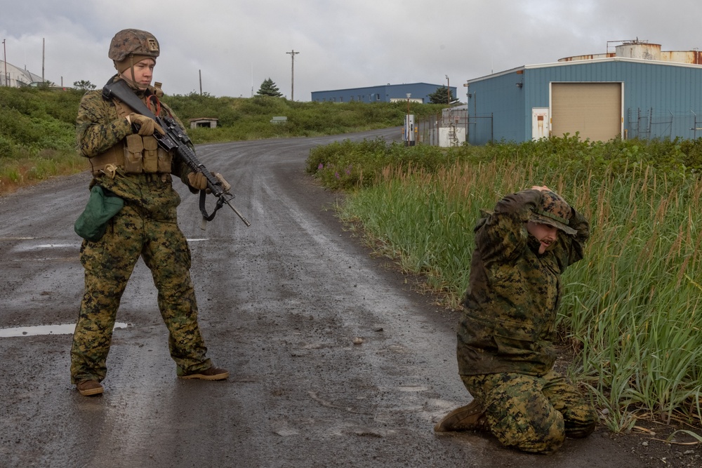 3rd LAAD assists 4th LE Battalion with detainee training