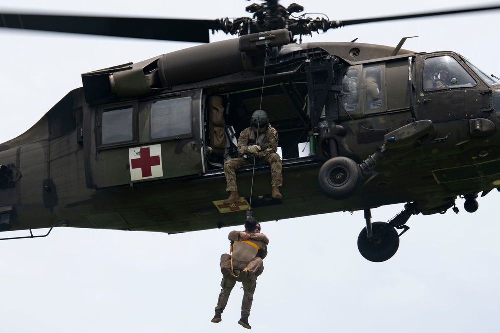 Panamanian and U.S. Forces conduct jungle orientation course