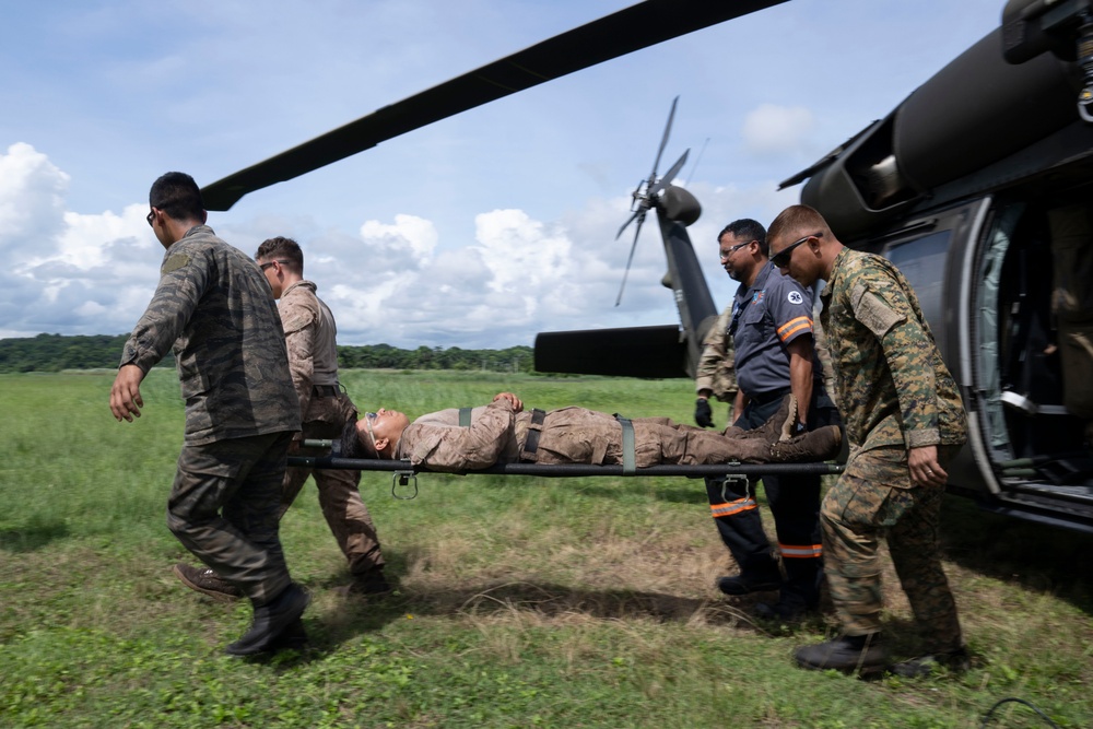 Panamanian and U.S. Forces conduct jungle orientation course