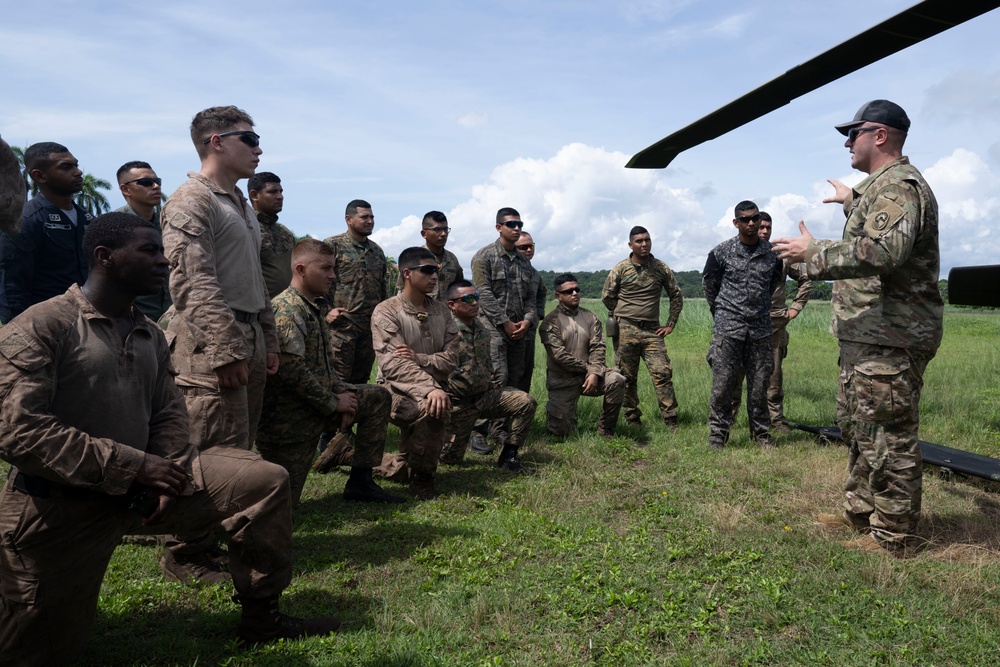 Panamanian and U.S. Forces conduct jungle orientation course