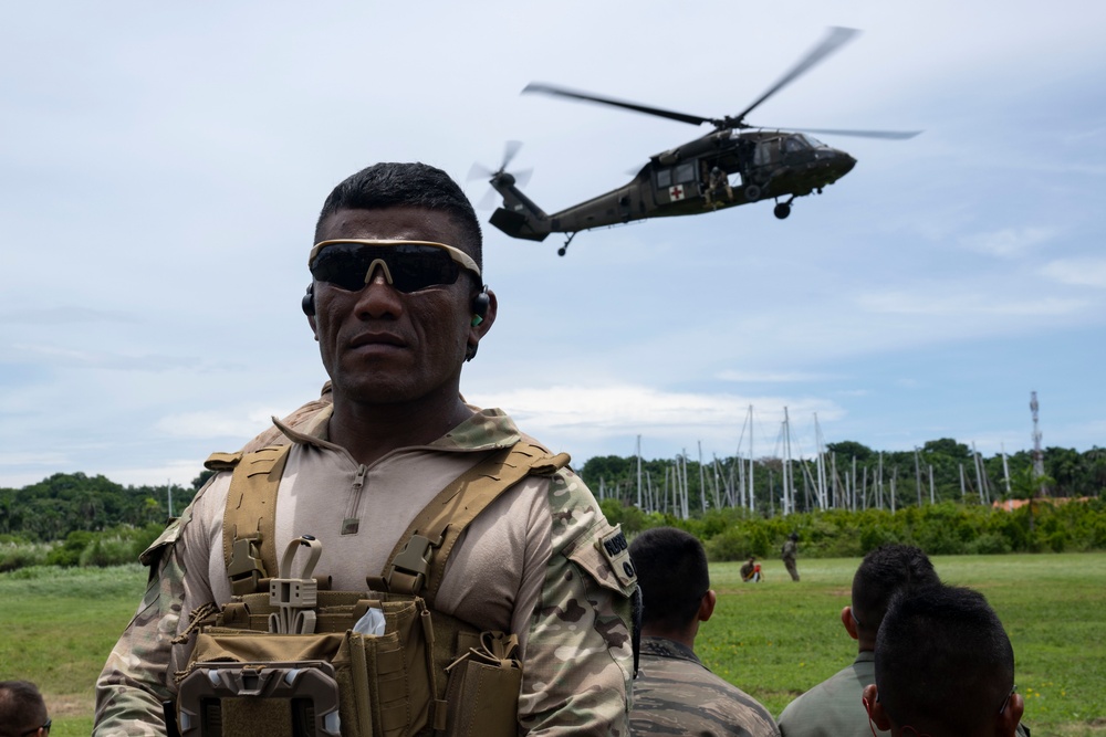 Panamanian and U.S. Forces conduct jungle orientation course