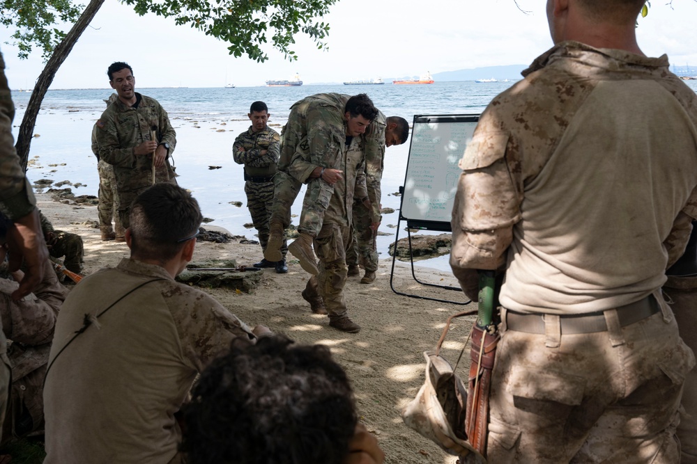 Panamanian and U.S. Forces conduct jungle orientation course