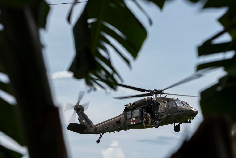 Panamanian and U.S. Forces conduct jungle orientation course