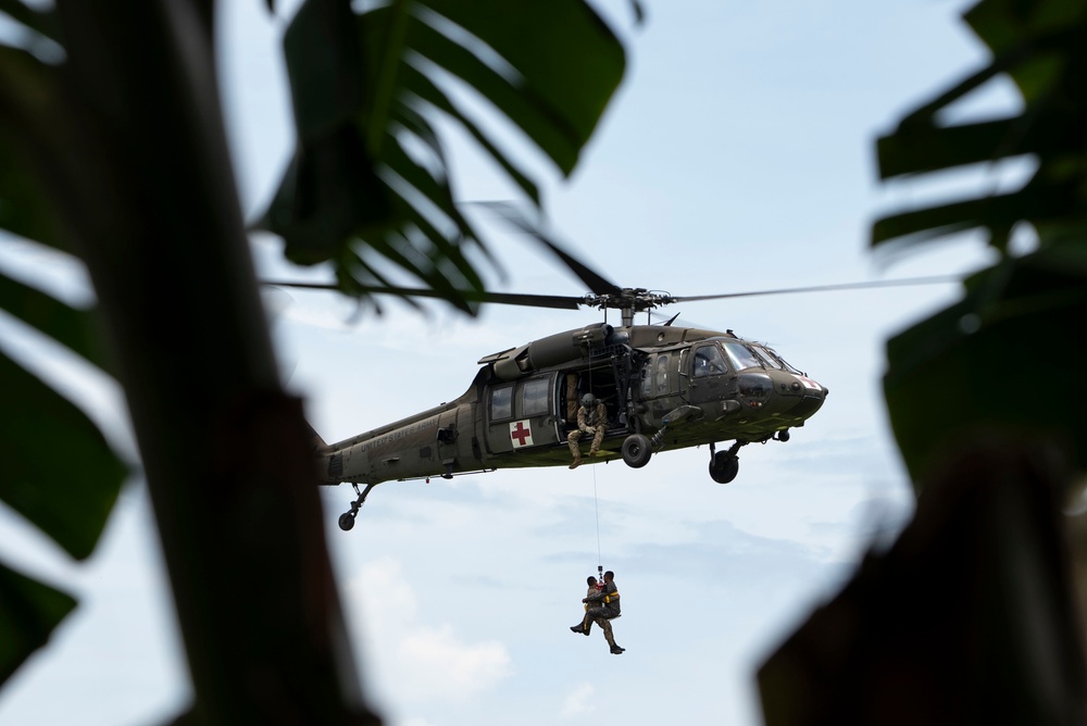 Panamanian and U.S. Forces conduct jungle orientation course