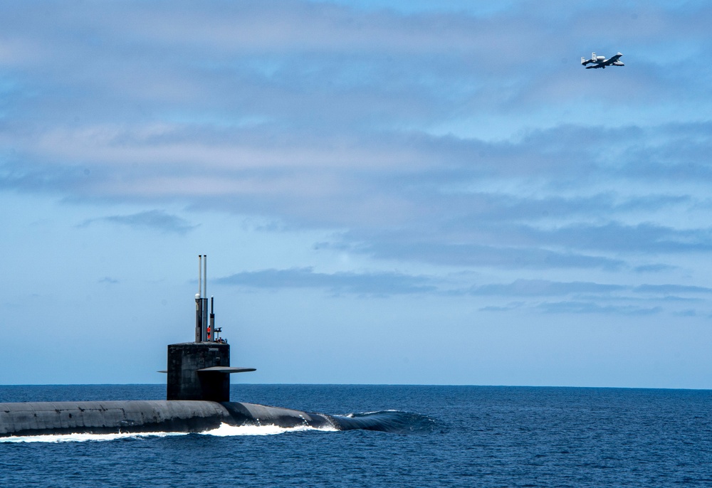 Kentucky Operates In The Pacific Ocean