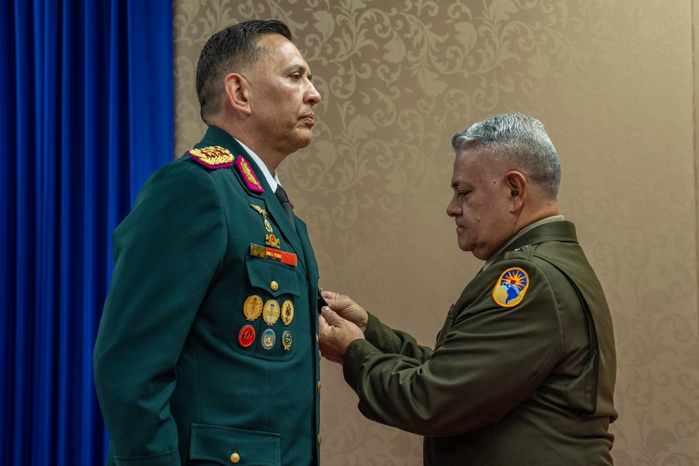 U.S. Awards Legion of Merit to Paraguayan Military Leader