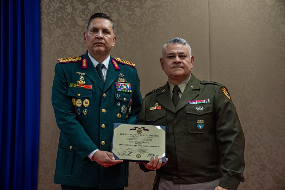 U.S. Awards Legion of Merit to Paraguayan Military Leader