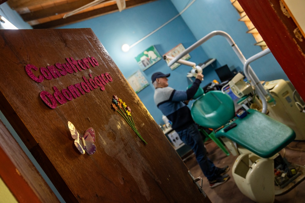 BMET team keeps Paraguayan dental clinics running during Amistad 2025