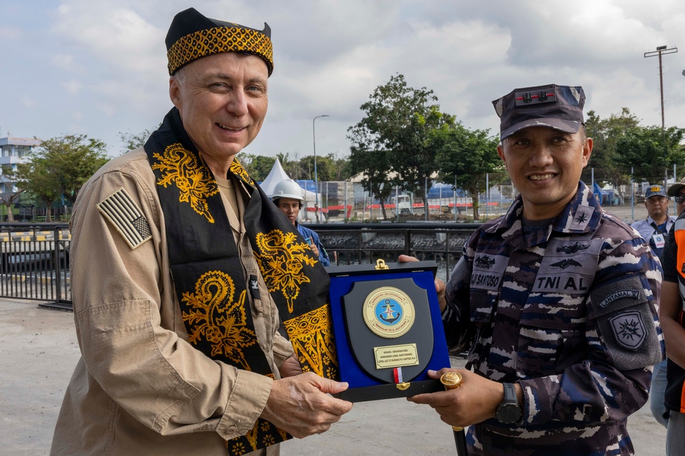 USS Frank Cable Arrives to Banyuwangi, Indonesia