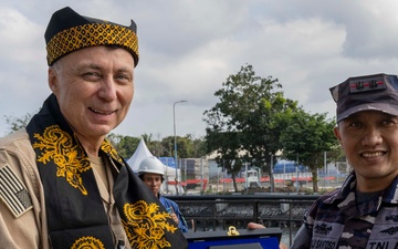 USS Frank Cable Arrives to Banyuwangi, Indonesia