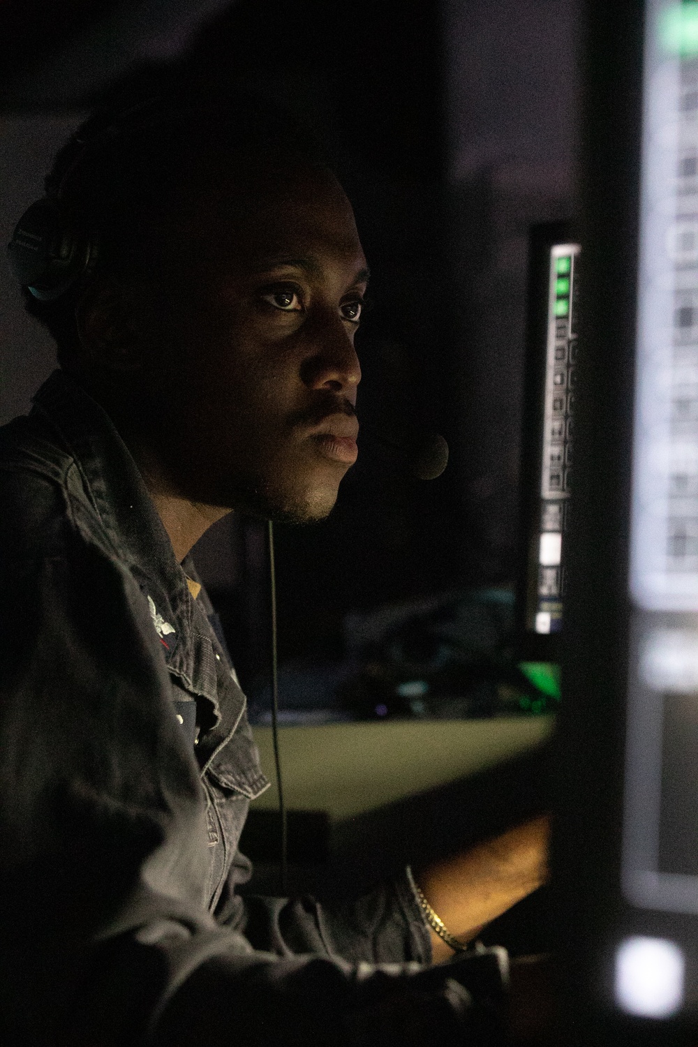 USS Mitscher (DDG 57) Sailor stands surface warfare supervisor in CDC