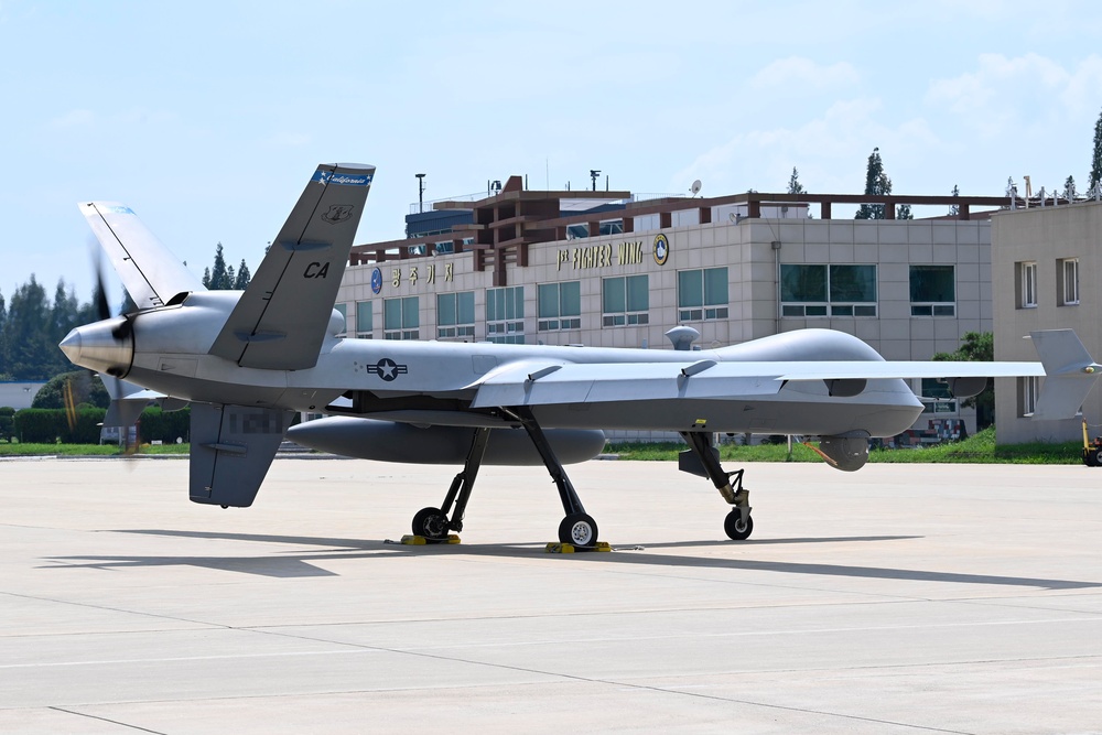 USMC refuels California Air Guard MQ-9 at Gwanju for the first time