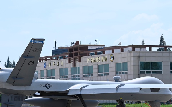 USMC refuels California Air Guard MQ-9 at Gwangju for the first time