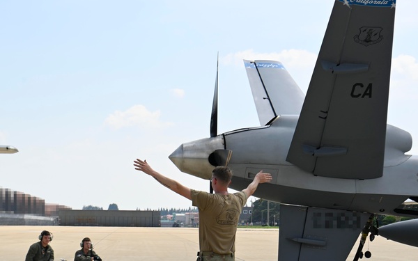 USMC refuels California Air Guard MQ-9 at Gwangju for the first time