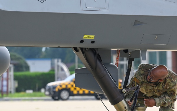 USMC refuels California Air Guard MQ-9 at Gwangju for the first time