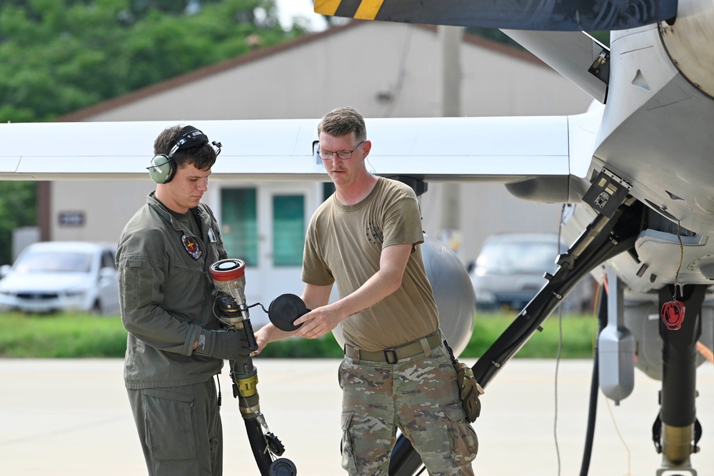 USMC refuels California Air Guard MQ-9 at Gwanju for the first time
