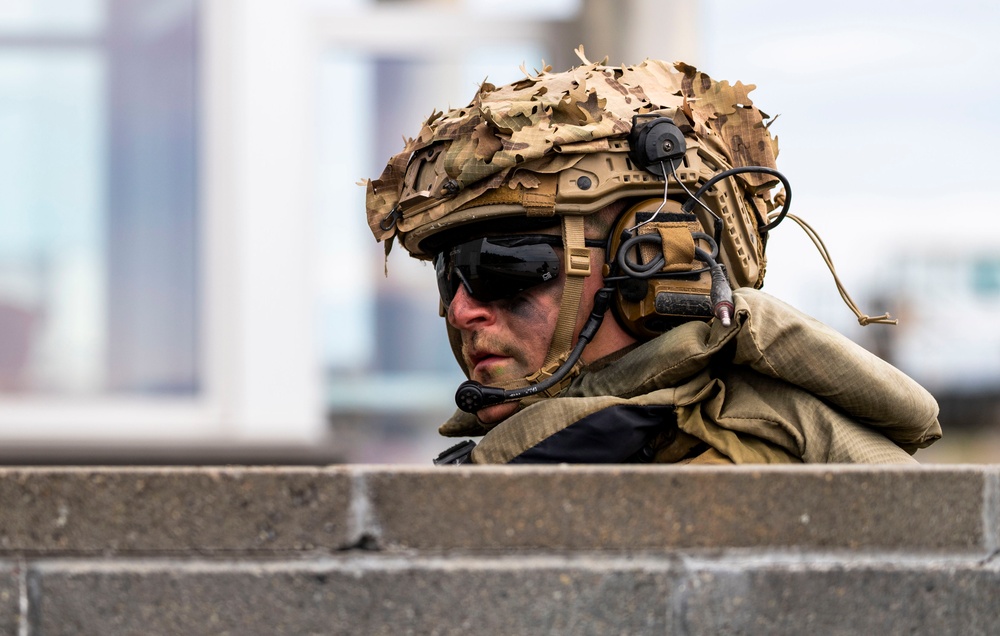 U.S. Marines and Coast Guardsmen conduct port seizure during Arctic Edge 2025