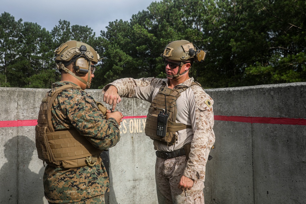 Marines with School of Infantry – East train to throw grenades