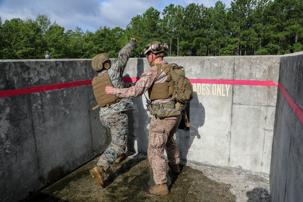 Marines with School of Infantry – East train to throw grenades