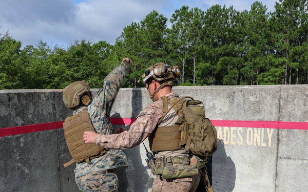 Marines with School of Infantry – East train to throw grenades