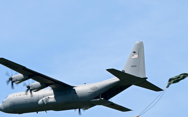 In it together: Maintainers crank through security forces course