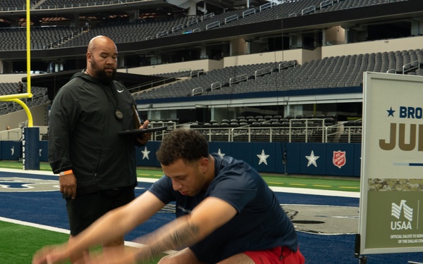 U.S. Army Soldiers take part in the USAA Salute to Service Boot Camp