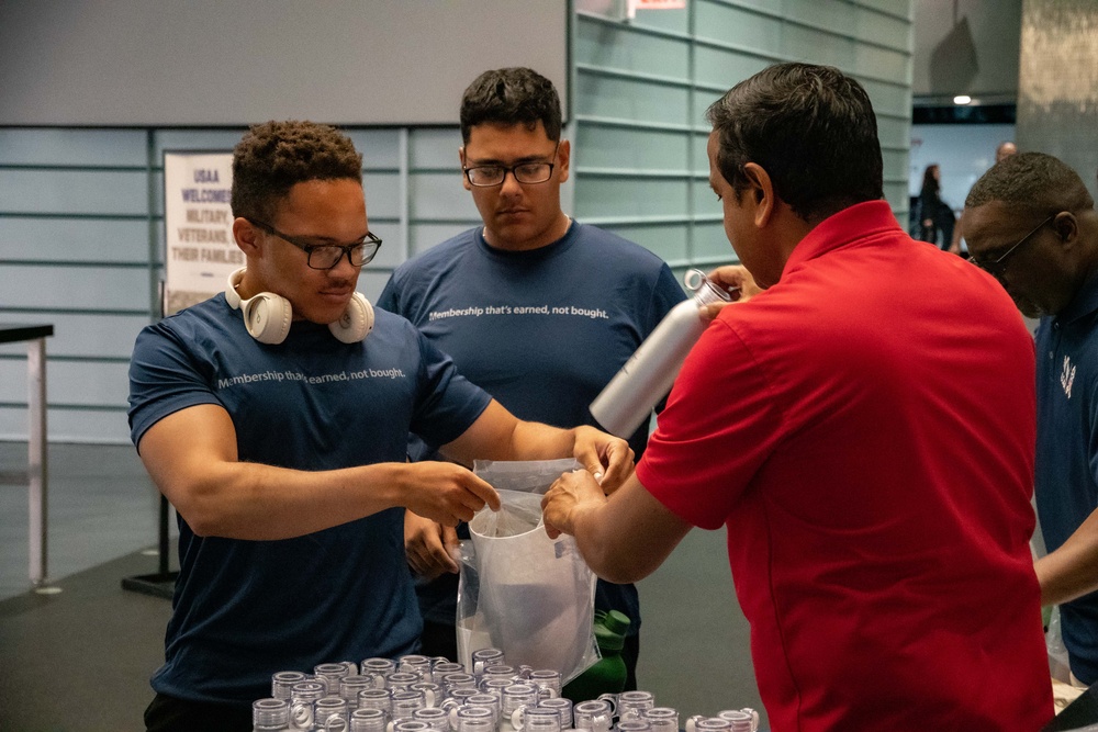 U.S. Army Soldiers take part in the USAA Salute to Service Boot Camp