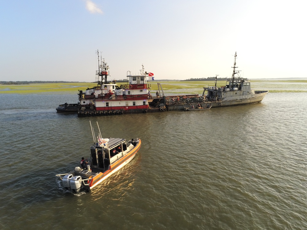 Coast Guard supports removal of abandoned vessel from Bohicket Creek in South Carolina