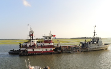 Coast Guard supports removal of abandoned vessel from Bohicket Creek in South Carolina