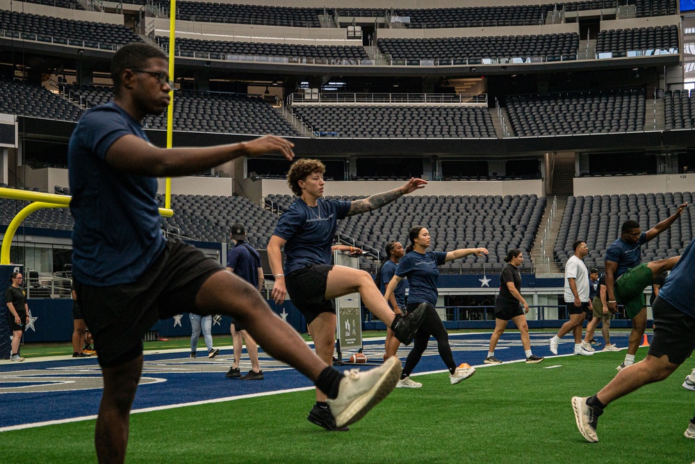 U.S. Army Soldiers take part in the USAA Salute to Service Boot Camp