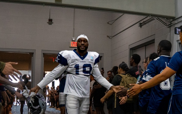 U.S. Army Soldiers take part in the USAA Salute to Service Boot Camp