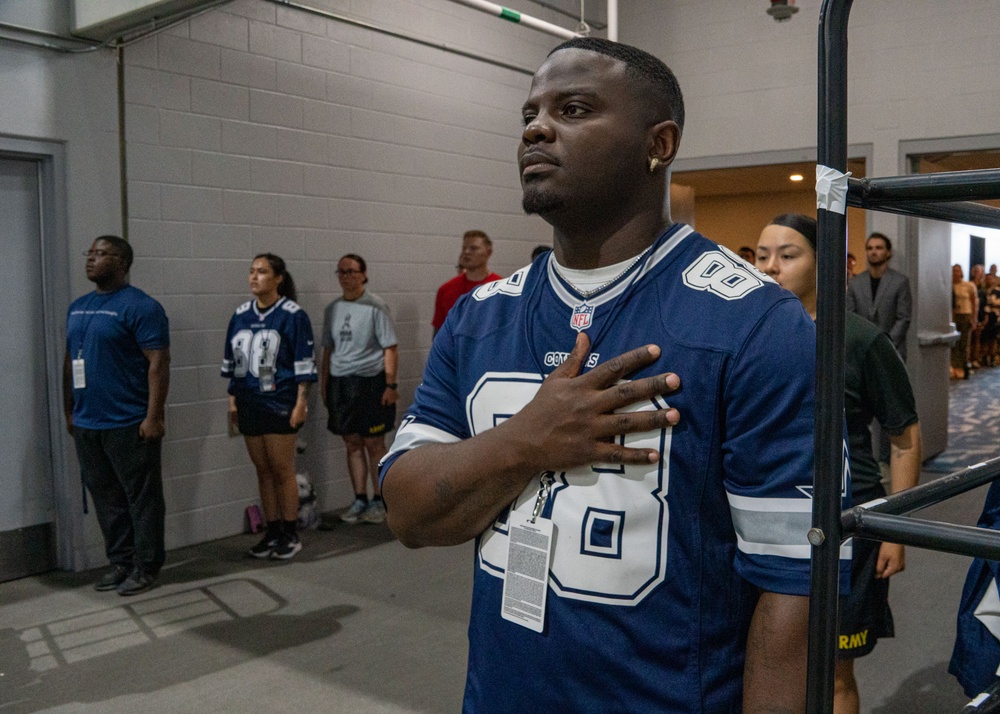 U.S. Army Soldiers take part in the USAA Salute to Service Boot Camp
