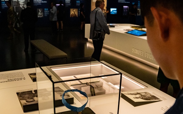 U.S. Army Soldiers take part in the USAA Salute to Service Boot Camp