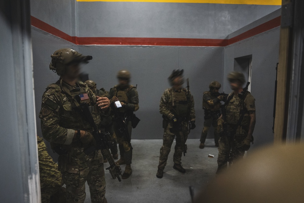 U.S. Army Green Berets Train With Salvadoran Special Operations Forces