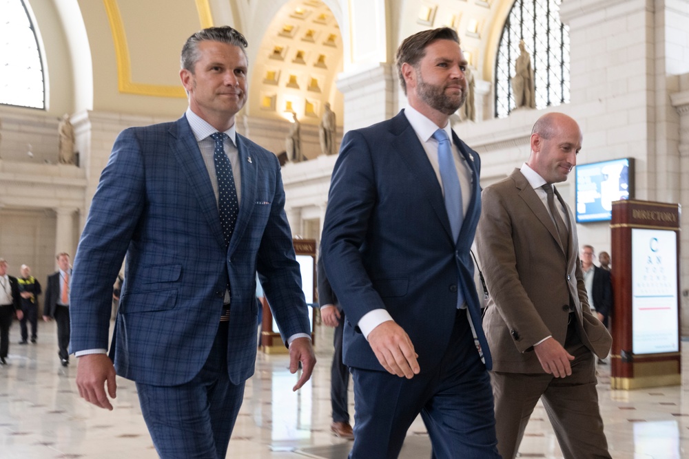 VP, SD, WH Dep. COS Meet with Troops at DC Union Station